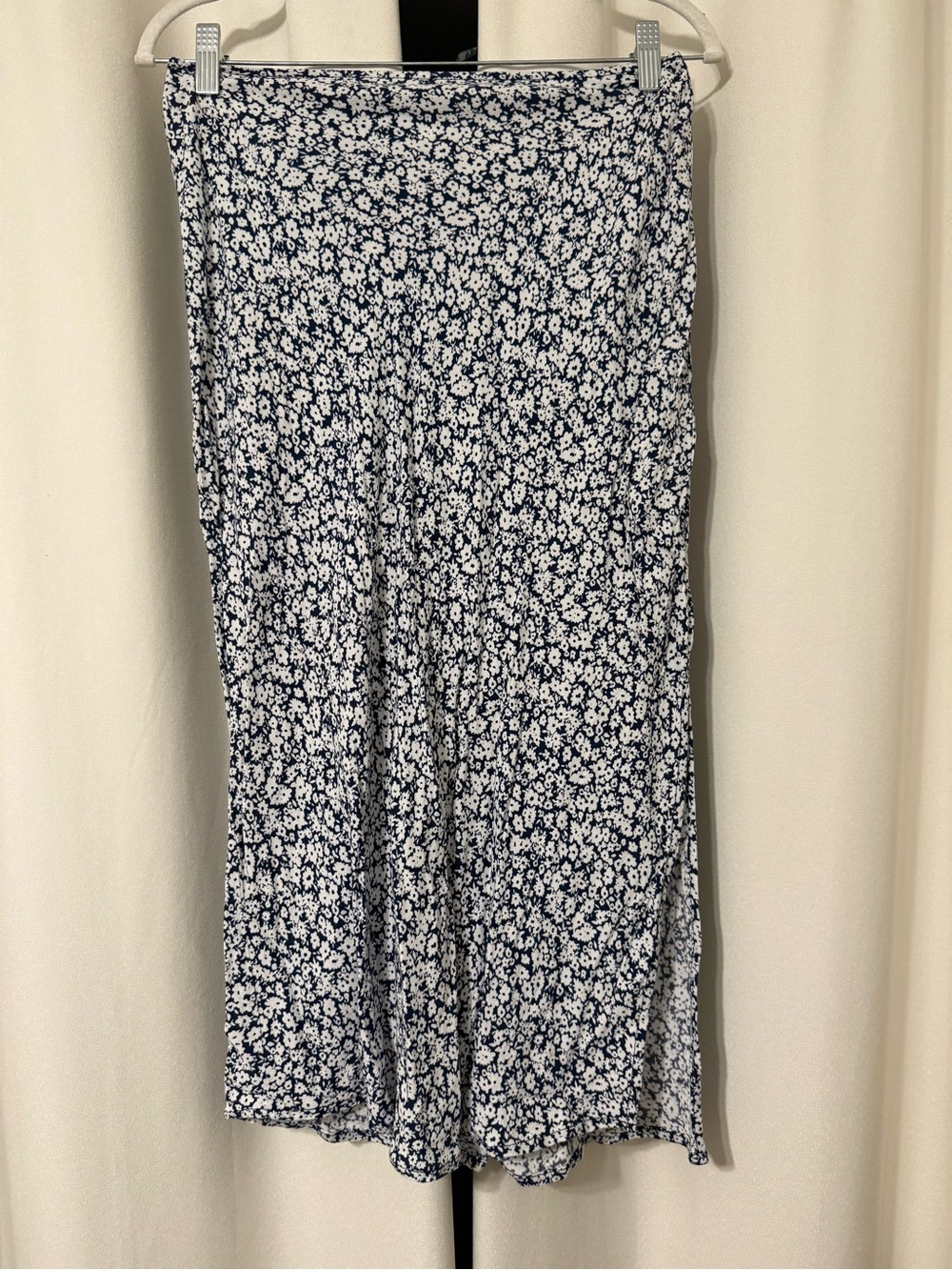 Old Navy Blue White Midi Skirt in Size M